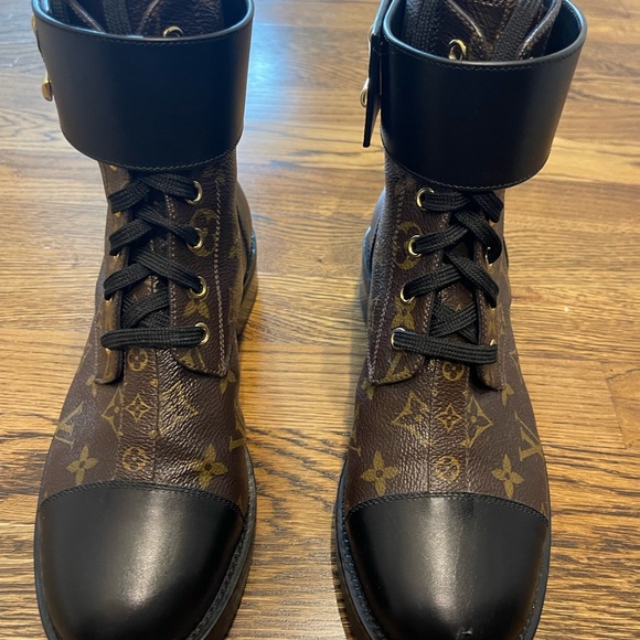 Louis Vuitton Wonderland Flat Ranger Boots - Picture 10 of 16